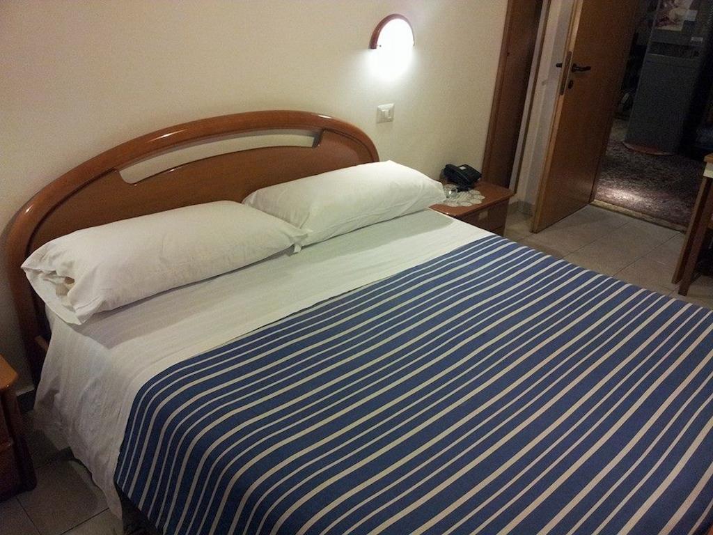 Hotel Acapulco Milan Room photo