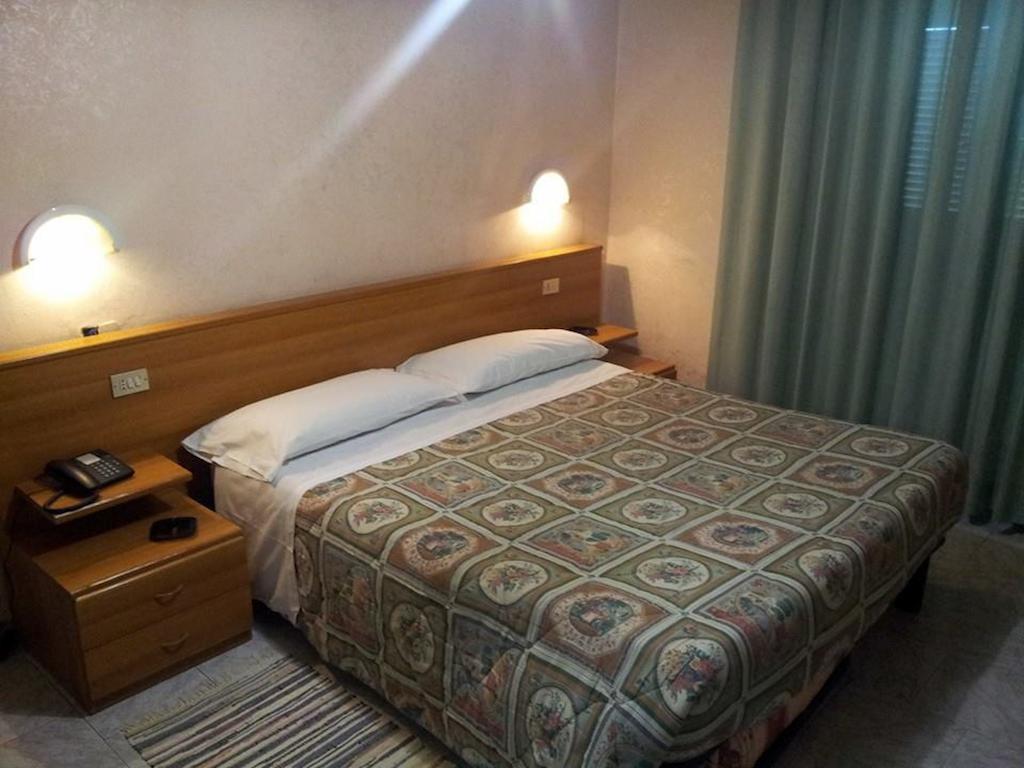 Hotel Acapulco Milan Room photo